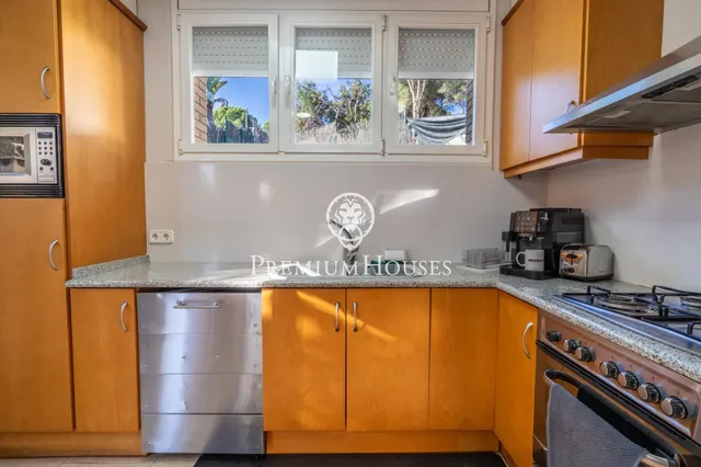 Chalet en venta con ascensor, piscina y grandes espacios en Canet de Mar — 17