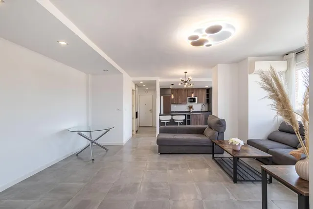 Calle Diamantino García — 6