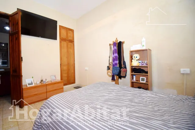 MAGNIFICA CASA CON TERRAZA Y LOCAL COMERCIAL EN EL CENTRO — 27