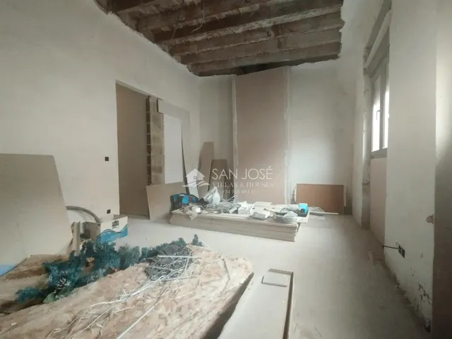 SE VENDE CASA CON GARAJE EN NOVELDA EN REFORMA. — 14