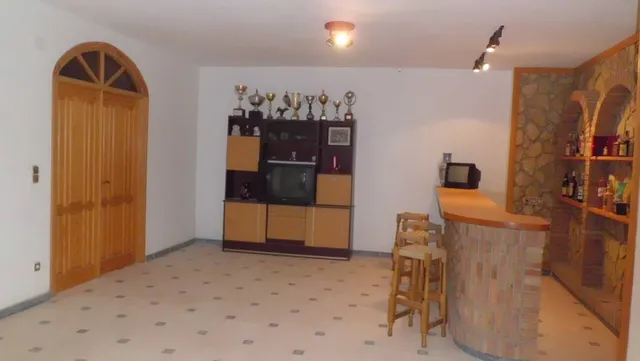 MAGNIFICO CHALET EN VALVERDE — 28