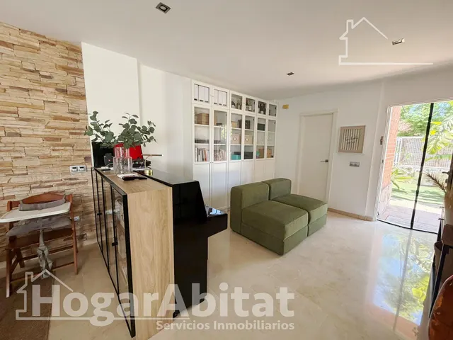 ¡PRECIOSO CHALET! AMPLIO Y REFORMADO CON PISCINA PRIVADA, GARAJE Y PARCELA — 50