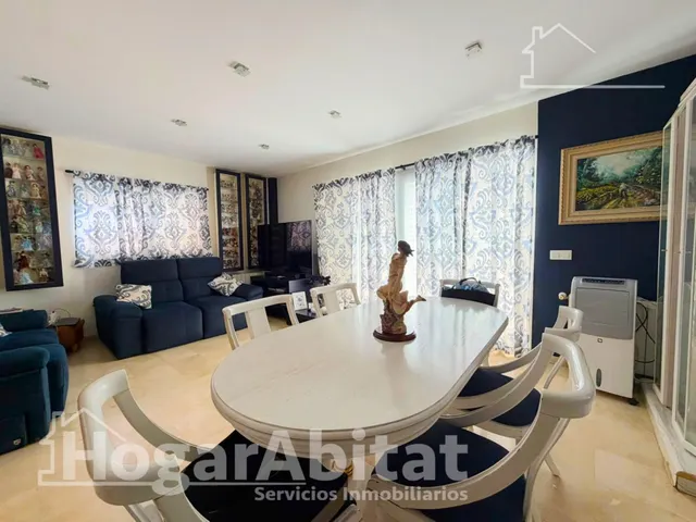 Privacidad y vida al aire libre en este exclusivo chalet con jardín, buhardilla y garaje en Masías — 15
