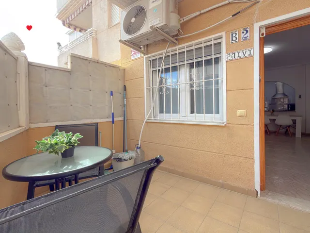 Encantador apartamento tipo bungalow con amplia terraza y licencia turística + Piscina comunitaria + Amplio patio — 7