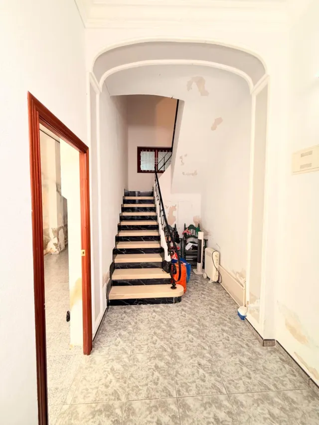 Casa señorial en el centro de Cullera con planta baja (garaje) y dos viviendas independientes. — 10