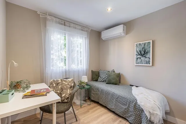 PISO REFORMADO JUNTO AVENIDA CADIZ — 24