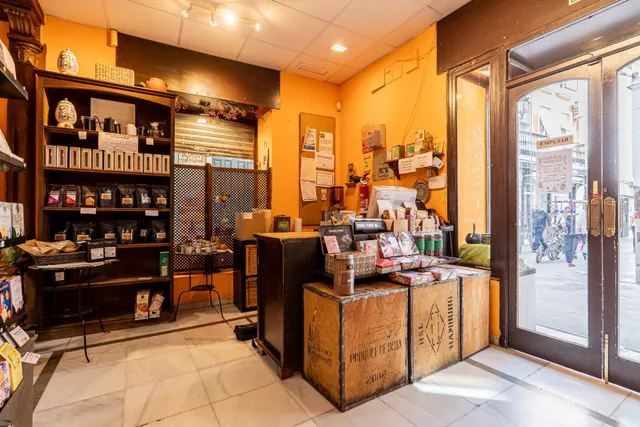 SE TRASPASA TIENDA ESPECIALIZADA EN TÉ, CAFÉ Y CHOCOLATE — 35