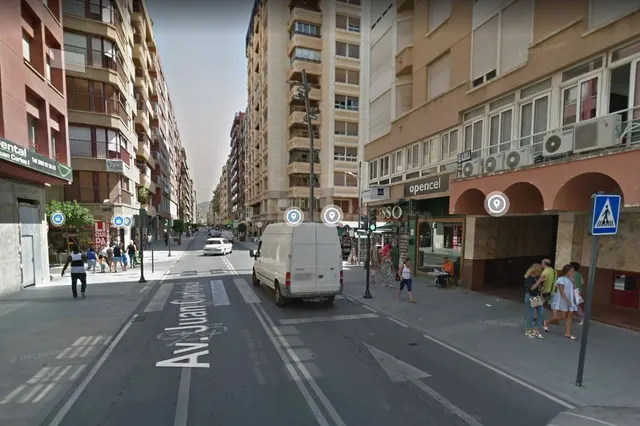 LOCAL COMERCIAL EN LA AVENIDA - foto 2