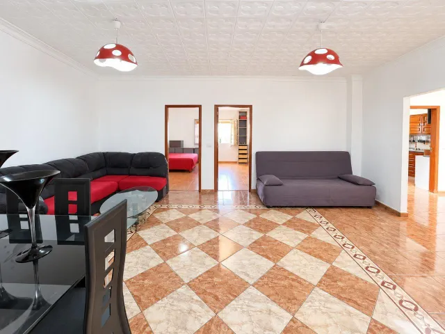 Vivienda de cuatro dormitorios con balcón en Arucas - Santidad — 12