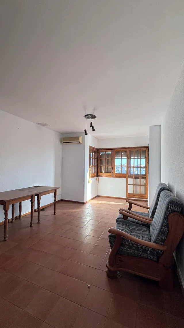 Piso de 4 habitaciones con garaje privado, dos balcones y vistas despejadas en el centro de Deltebre — 11