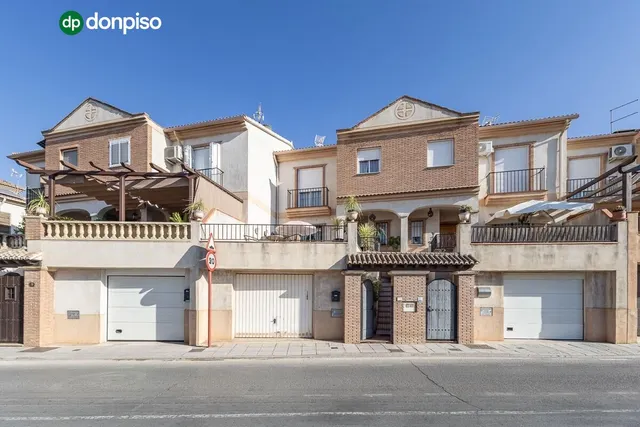 Casa en Ogijares con piscina comunitaria. — 37