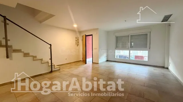 AMPLIO ADOSADO CON DOS TERRAZAS EN ZONA DEMANDADA — 4