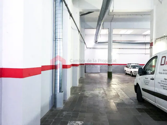 Local comercial de 990 m2 distribuidos en 2 plantas y con 2 viviendas. — 9