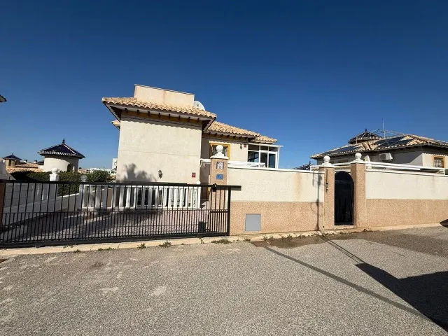 Villa 5 habitaciones 231m² en venta - Villamartin - foto 2
