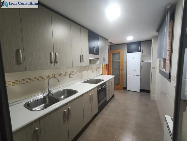 Semiático, 2 dormitorios y un baño, con garaje — 3