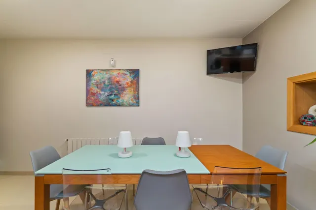 Casa adosada impecable de 4 dormitorios, placas solares y excelente ubicación en Empuriabrava. — 29