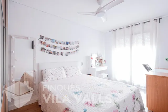 Casa esquinera con jardín privado y estilo inigualable — 33