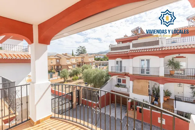 ADOSADA CON 4 DORMITORIOS, AMPLIAS TERRAZAS Y VISTAS A GRANADA Y SIERRA NEVADA — 27