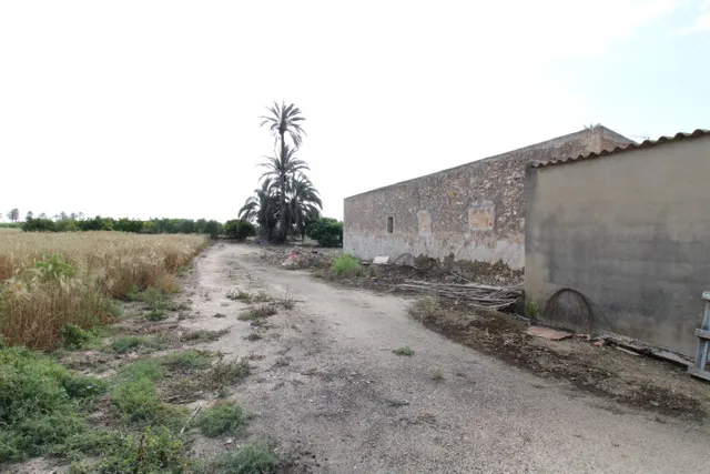 SE VENDE CASA DE CAMPO CON 42.000 M2 DE PARCELA. — 37