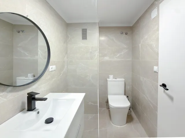 OPORTUNIDAD! Fantástico apartamento reformado con confortable terraza y vistas despejadas (210 Mts playa) — 23