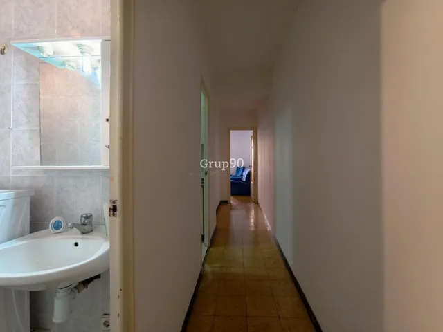 Piso económico con balcón en Plaza del Treball (Lleida) — 30