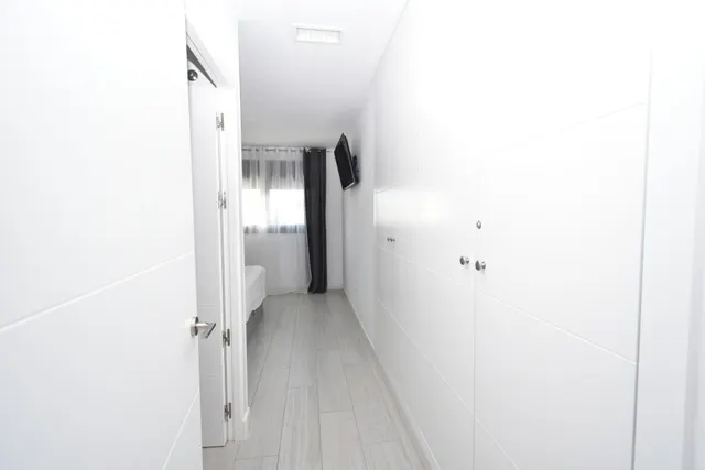 PAREADO DE RECIENTE CONSTRUCCIÓN CON PISCINA PRIVADA EN MOLINO VIEJO — 23