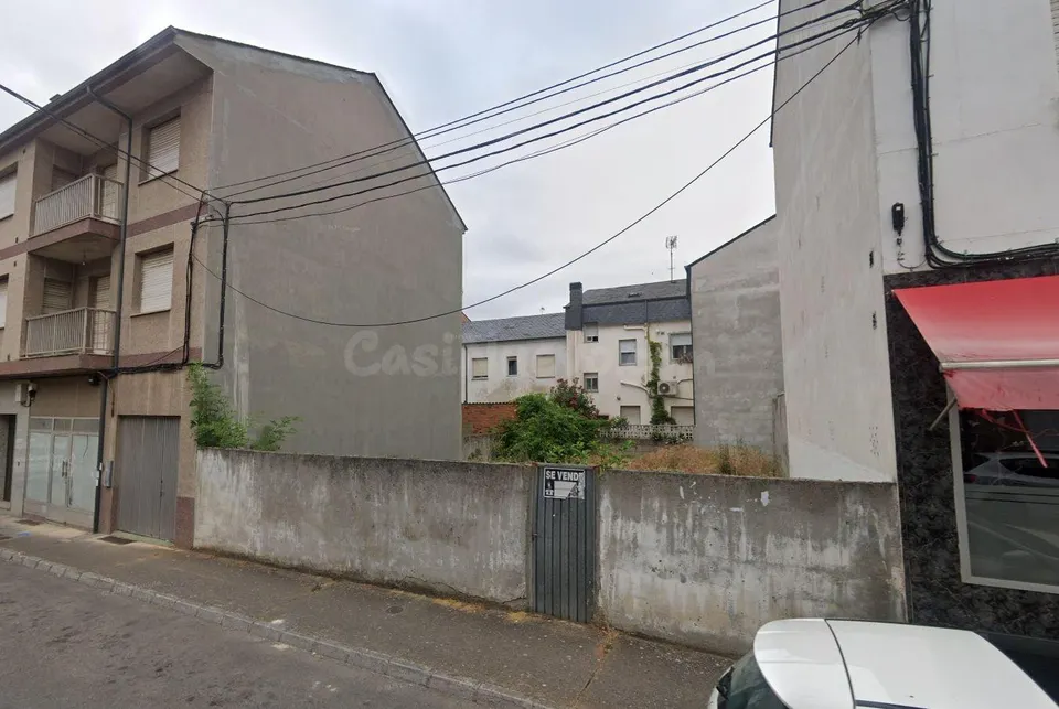 VENTA SOLAR URBANO EN CUATROVIENTOS (PONFERRADA)