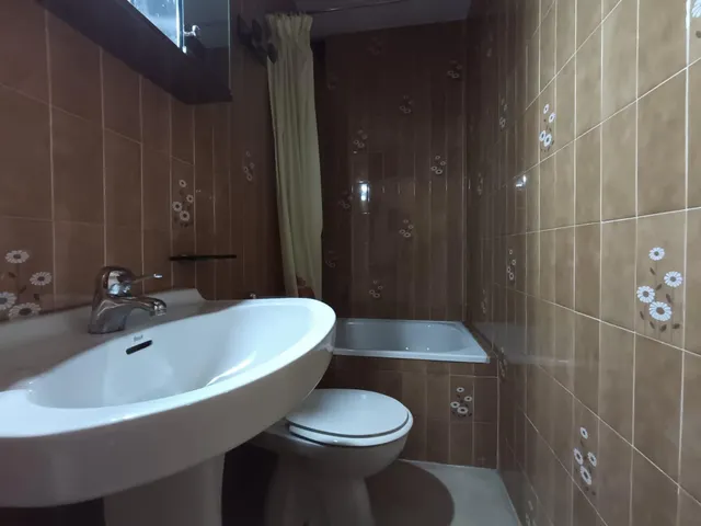 El verdadero lujo en el Realejo es tener tu propia cochera y compartir el edificio con un solo vecino. — 42