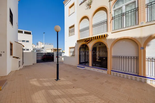 Apartamento de 2 dormitorios y 1 baño en Torrevieja (los naufragos) — 27