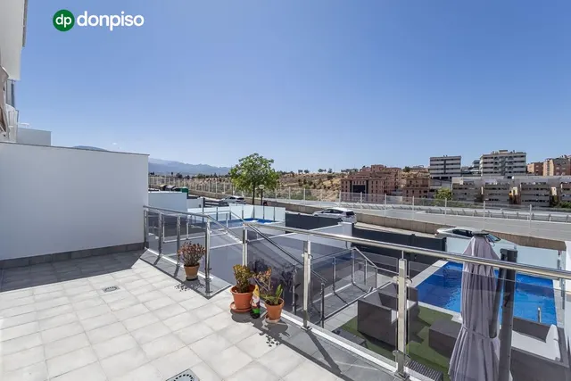 Vivienda de lujo en Urbanización SERRALLO HILLS. — 8