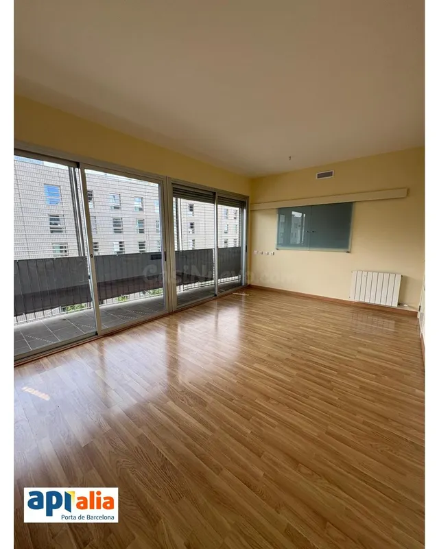Luminoso piso con terraza, piscina, parking y trastero junto - foto 3