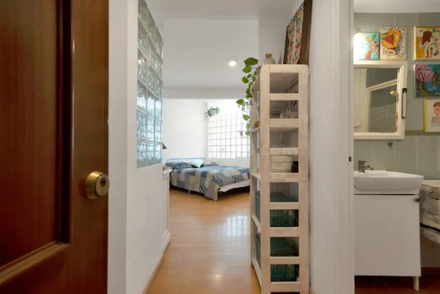 UNIQUE OPPORTUNITY IN THE HEART OF MARBELLA, FRONTLINE TO THE SEA WITH TOURIST LICENCE! — 2