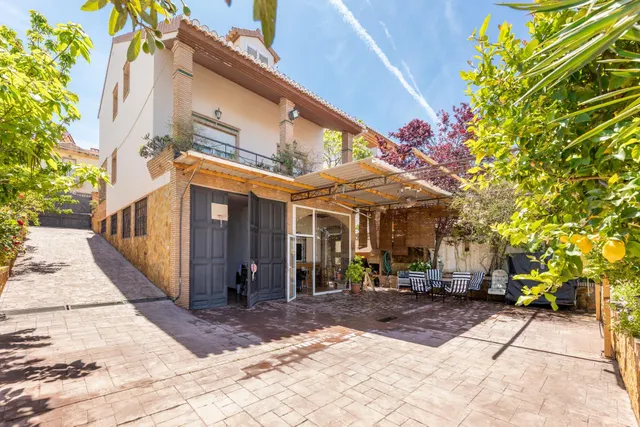 Chalet independiente con piscina privada en Barrio de Monachil – Vistas espectaculares y gran parcela. — 9
