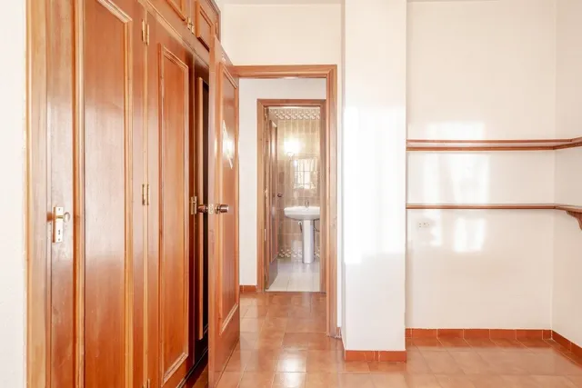 chalet independiente con la mejor parcela en la prestigiosa  urbanización de el serrallo — 30