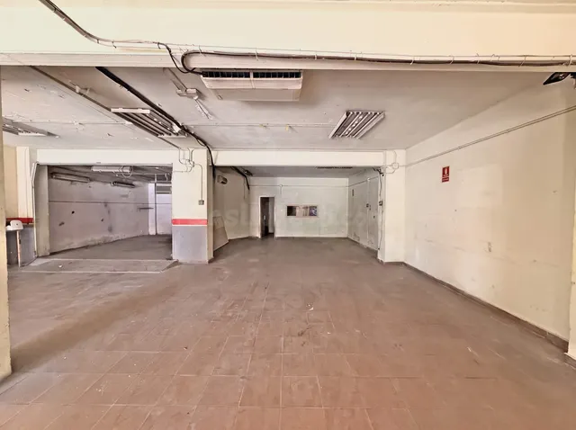 Amplio Local Comercial en Alquiler en Cubelles - €1450/mes — 2