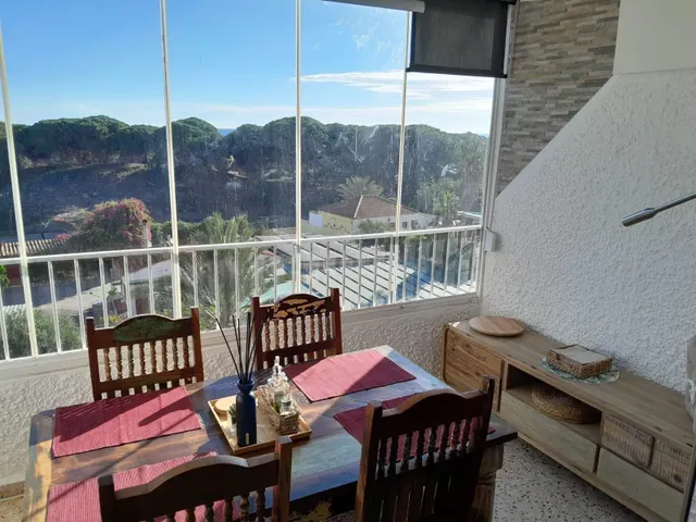ESPECTACULAR VIVIENDA FRENTE A LA PINADA, RODEADA DE VEGETAC