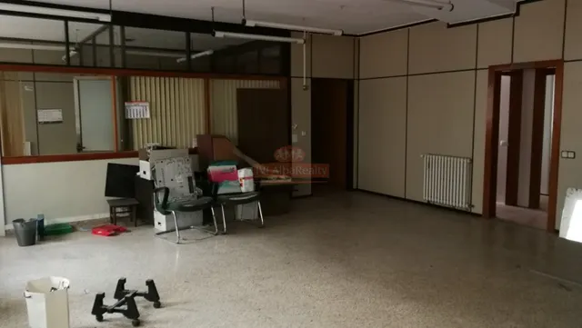 OCASION! SE ALQUILA GRAN ENTREPLANTA CON DIVERSOS DESPACHOS Y OFICINAS, EN EL CORAZON DE ALBACETE — 37