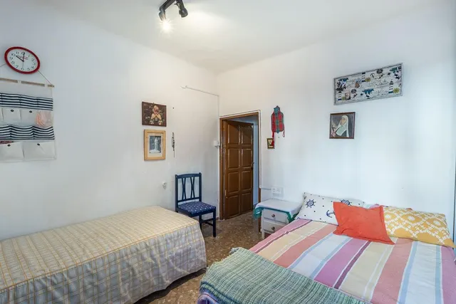 Amplia casa independiente de seis dormitorios a un paso del pantano de los Bermejales — 33