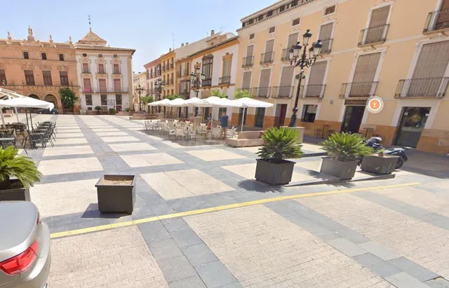 LOCALES COMERCIALES Y VIVIENDA CON TERRAZA EN PLAZA DE ESPAÑ