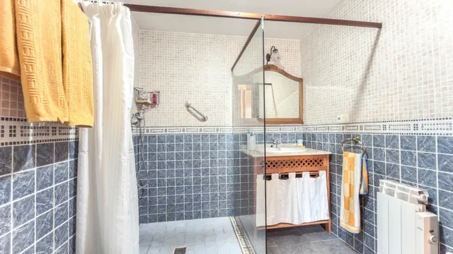 Caserío adosado con 16.277 m2 de terreno a un paso de Donostia — 10