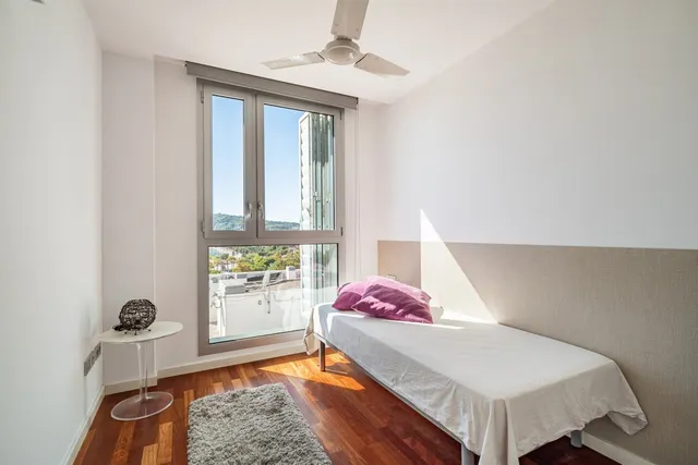 PISO CON VISTA AL MAR — 16
