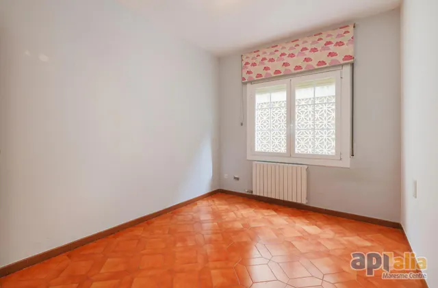 Gran piso en Breda: 4 dormitorios, muy luminoso y junto al centro — 24