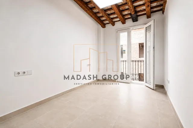 Ático dúplex reformado con espectacular terraza de 20 m2 en  - foto 4