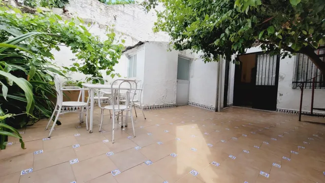SE VENDE PLANTA BAJA CON COCHERA — 18
