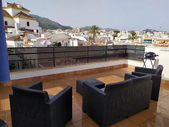 ÁTICO CON AMPLIAS TERRAZAS Y A ESCASOS METROS DE LA PLAYA EN - foto 3
