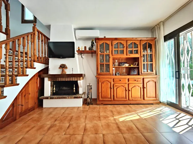 Casa adosada en Calafell de 3 habitaciones y gran jardín cerca del tren — 11