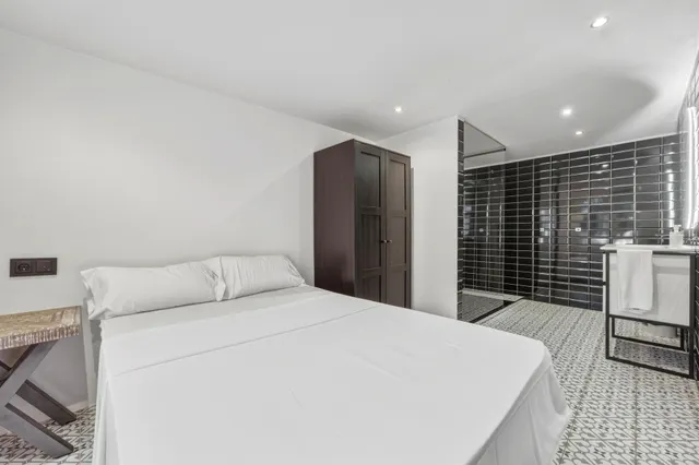 ESPECTACULAR VILLA CON PISCINA, 6 DORMITORIOS EN SUITE Y VISTAS AL MAR EN SA TORRE — 14