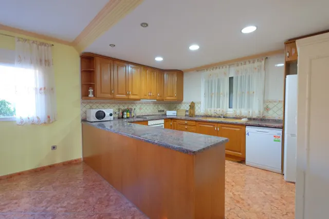 INCREÍBLE VILLA FAMILIAR EN LA MEJOR ZONA — 16