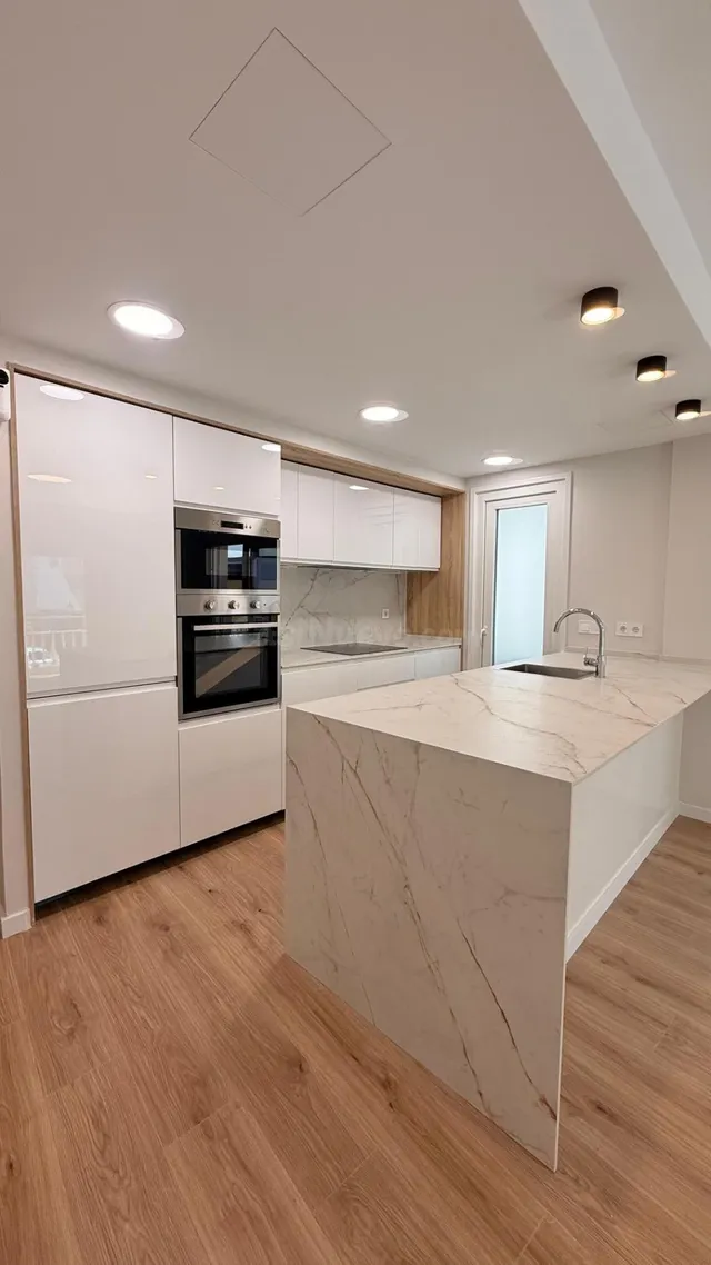 Apartamento reformado en Fuengirola, segunda línea de playa  - foto 2