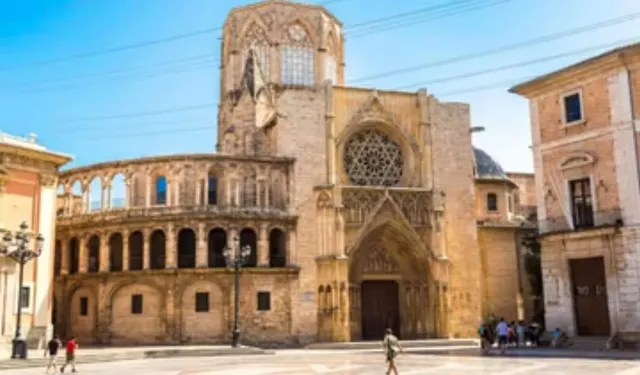 ENCANTADOR ÁTICO EN CENTRO HISTÓRICO VALENCIA — 27